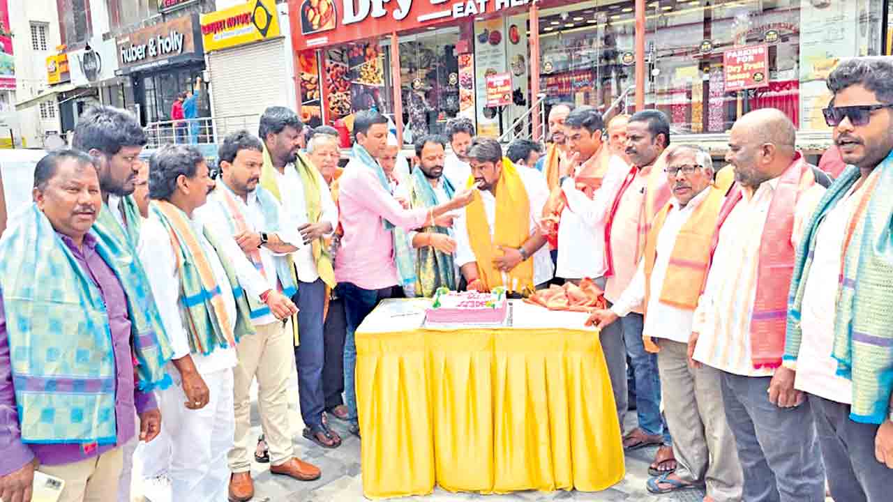 ఘనంగా కేటీఆర్‌ జన్మదిన వేడుకలు