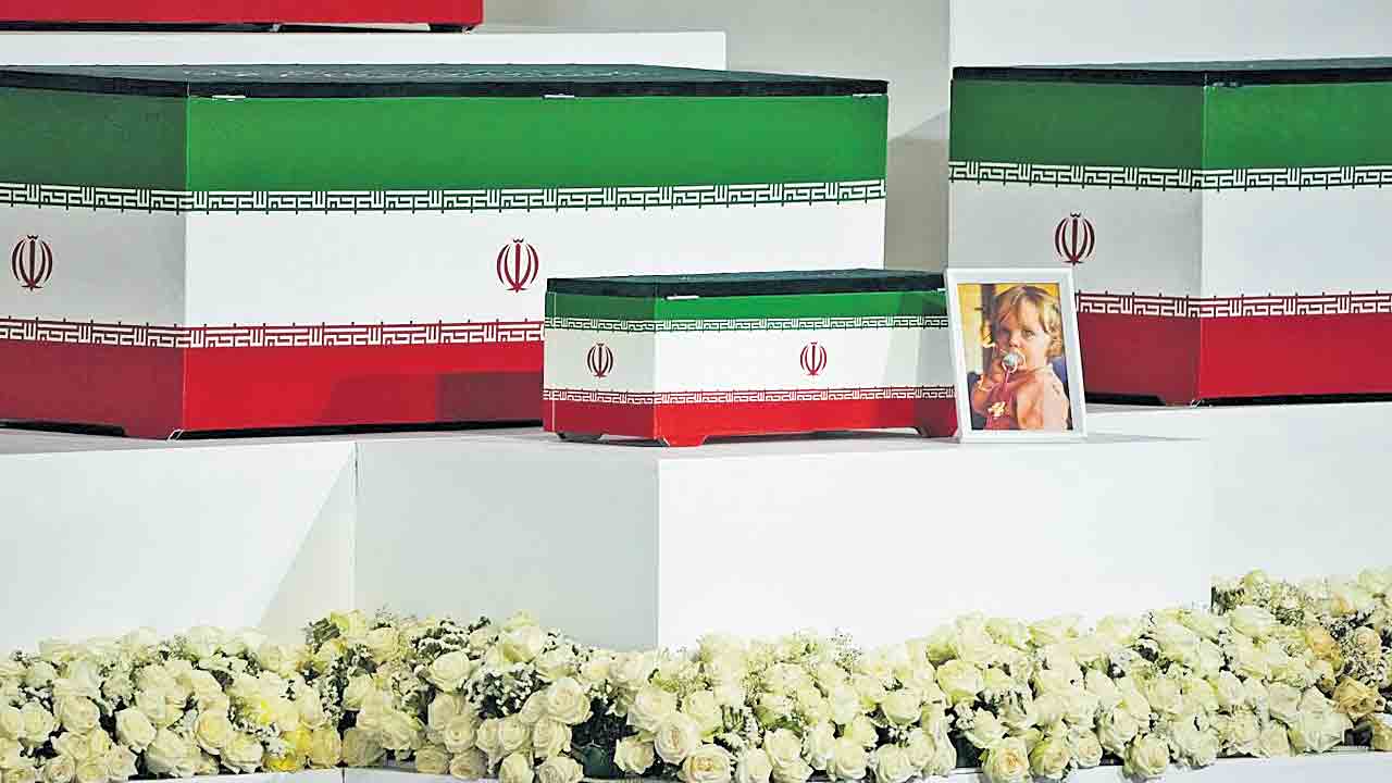 ఖమేనీ అంత్యక్రియలు ప్రారంభం