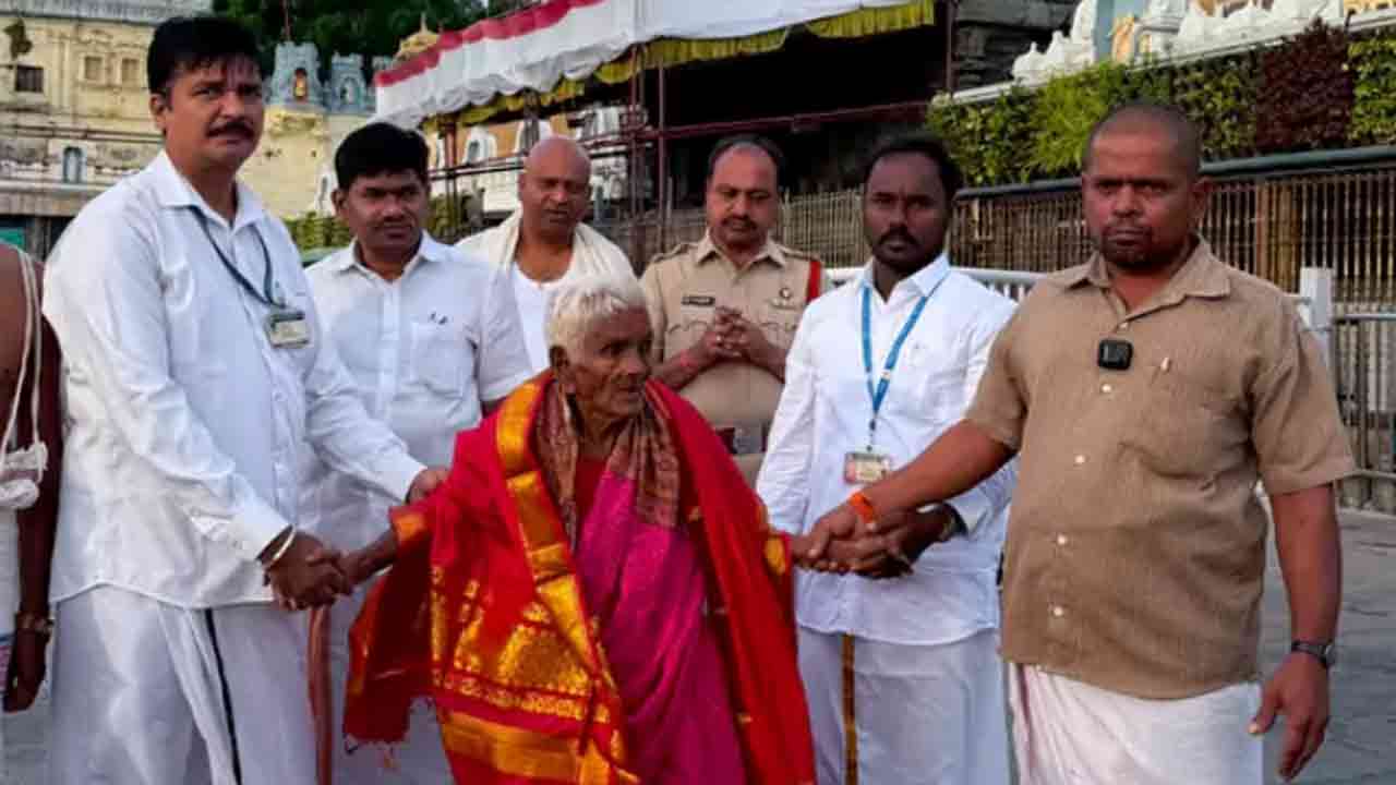 Tirumala | తిరుమల కొండపైకి కాలినడకన 116 ఏళ్ల వృద్ధురాలు.. విషయం తెలిసి వీఐపీ బ్రేక్ దర్శనం కల్పించిన టీటీడీ