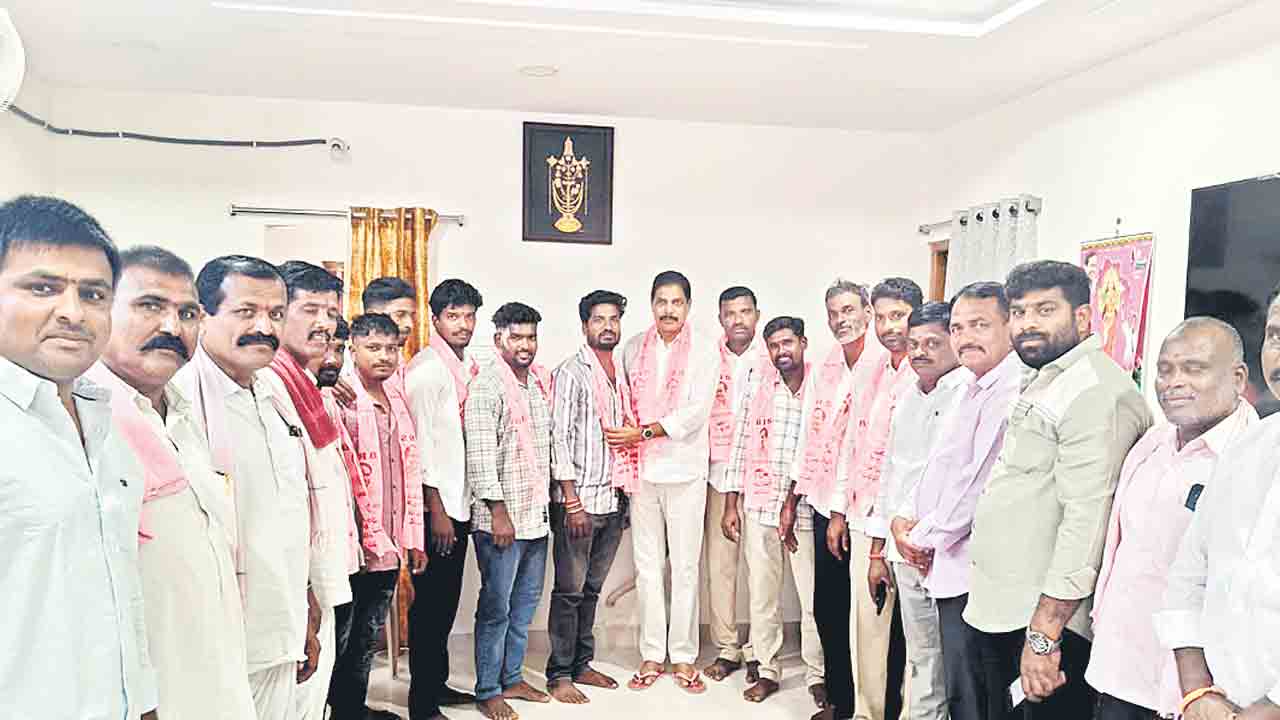 జాజాల సమక్షంలో బీఆర్‌ఎస్‌లో చేరికలు