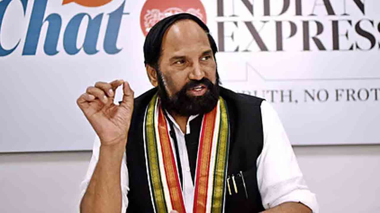 రిజర్వాయర్లలో నీటి నిల్వలు లేవు: ఉత్తమ్‌