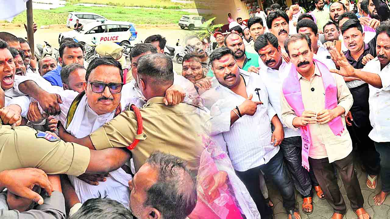 అవినీతిపై ప్రశ్నిస్తే  నిర్బంధకాండ