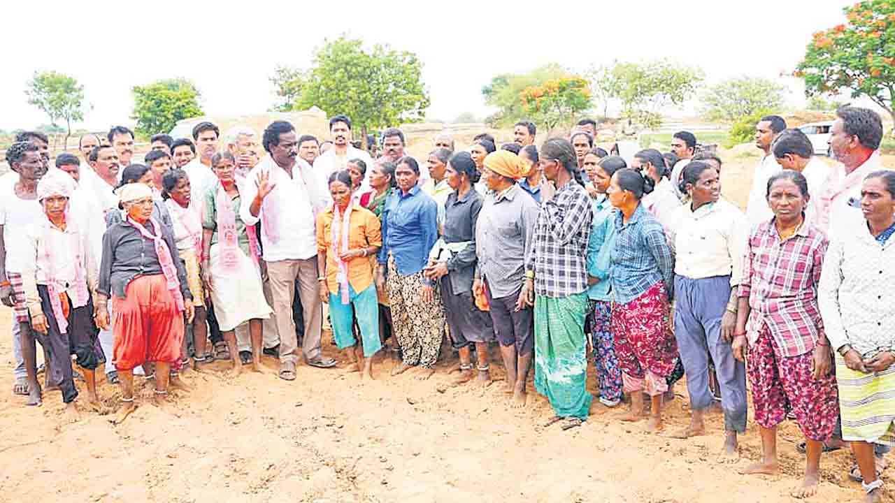 వెంటనే సాగునీరు విడుదల చేయాలి