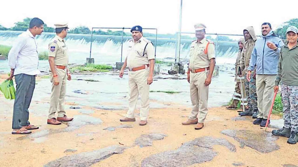 ముసురేసింది..