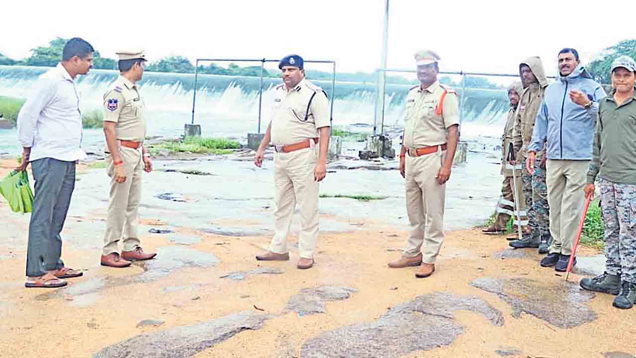ముసురేసింది..