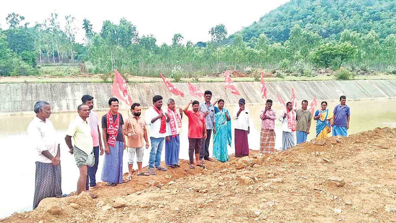 పంట భూములకు సీతారామ జలాలు అందించండి
