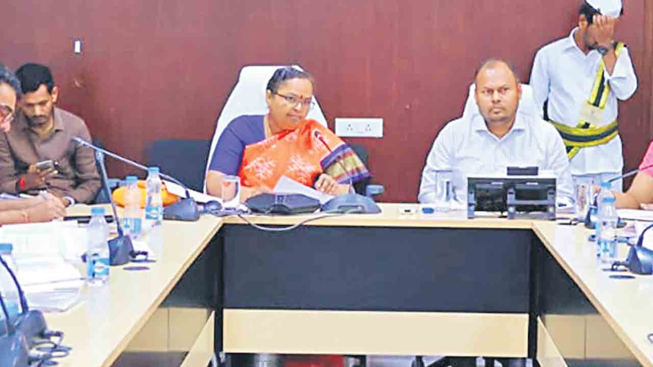 పెండింగ్‌ భూ సేకరణ పూర్తిచేయాలి
