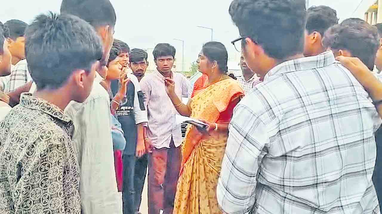 ఏకలవ్య పాఠశాలలో నీటి కొరత