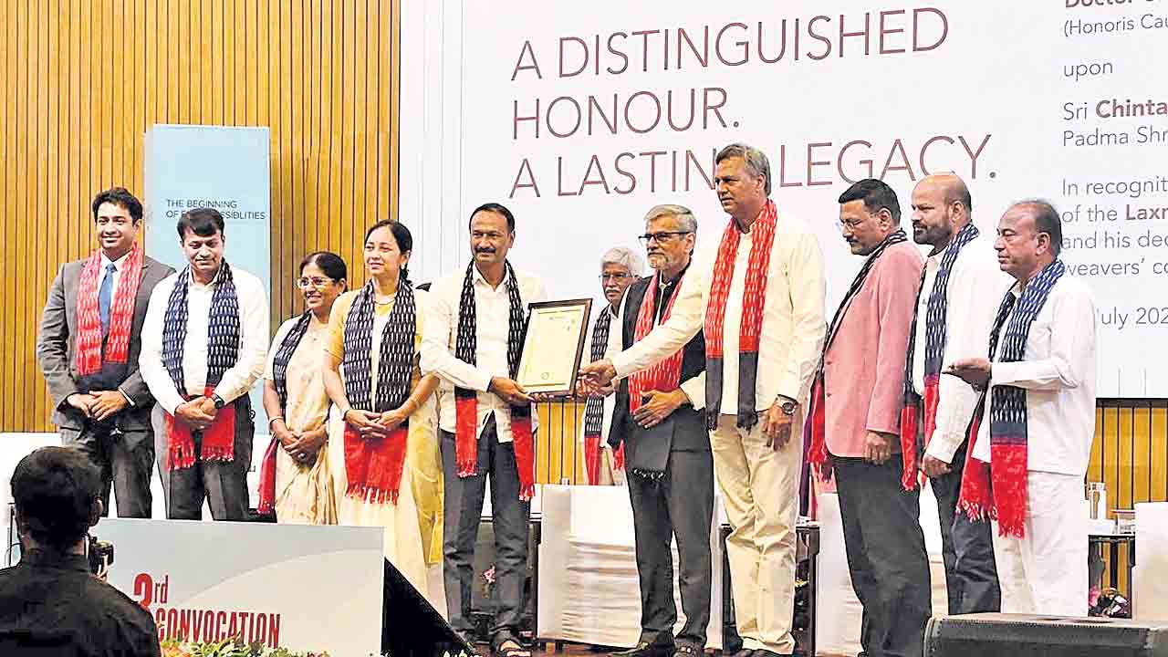 చింతకింది మల్లేశంకు గౌరవ డాక్టరేట్‌