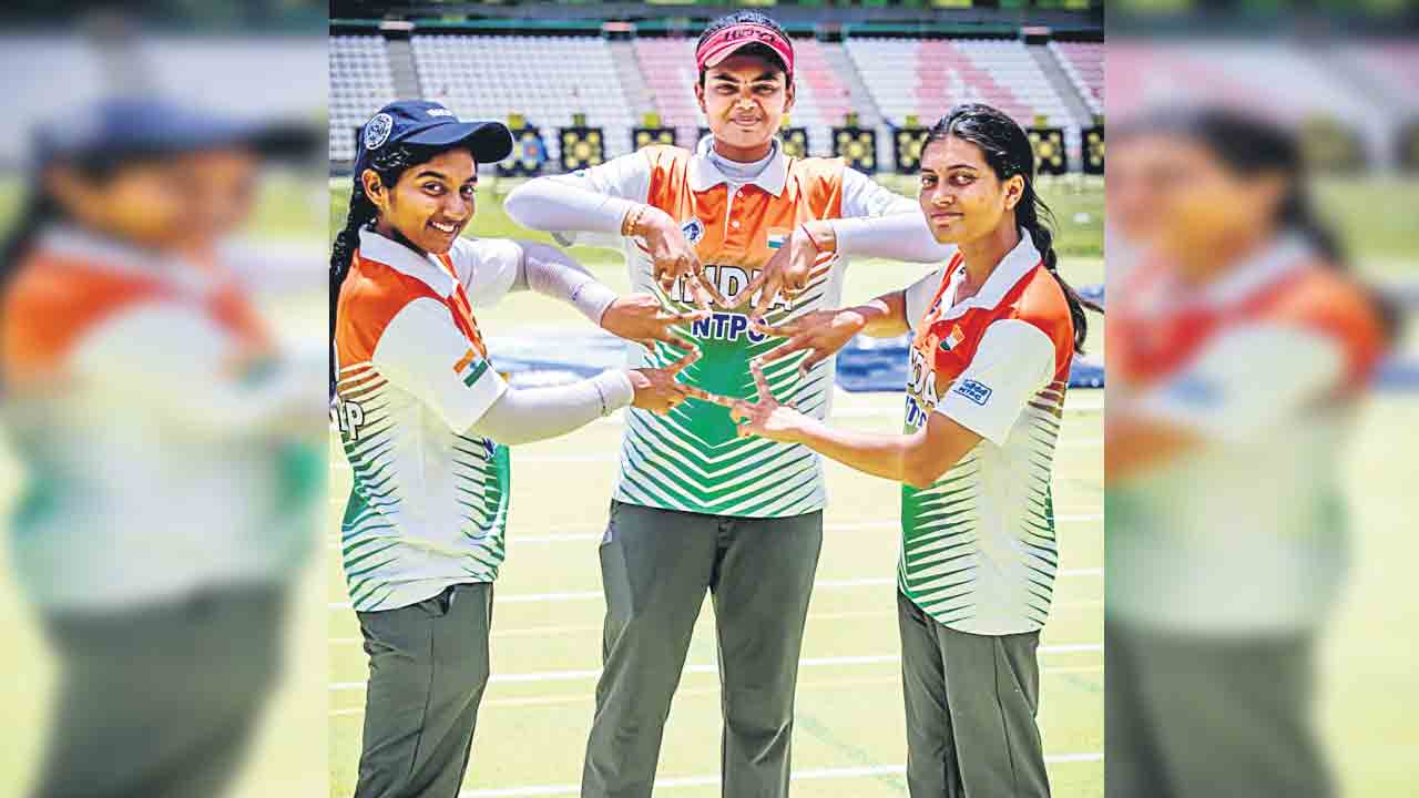 స్వర్ణపోరుకు చికిత టీమ్‌