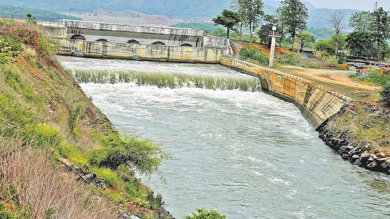 ప్రాజెక్టులకు మొదలైన వరద