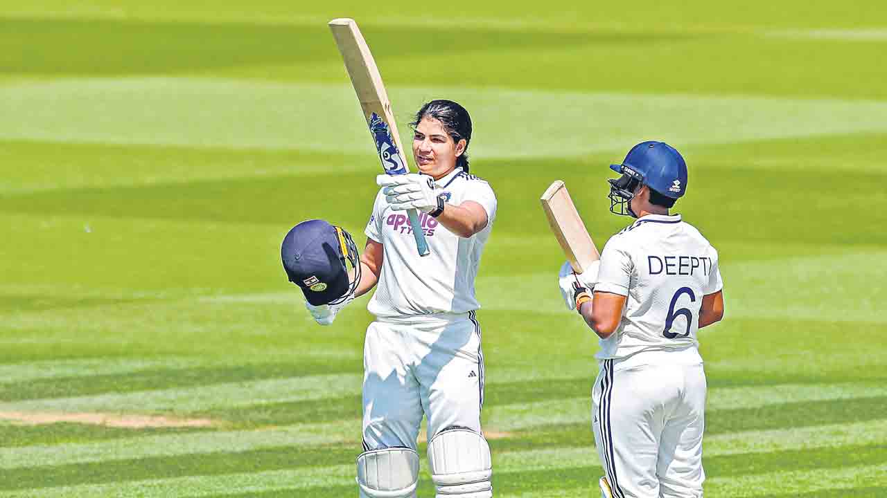 గెలుపు దిశగా భారత్‌
