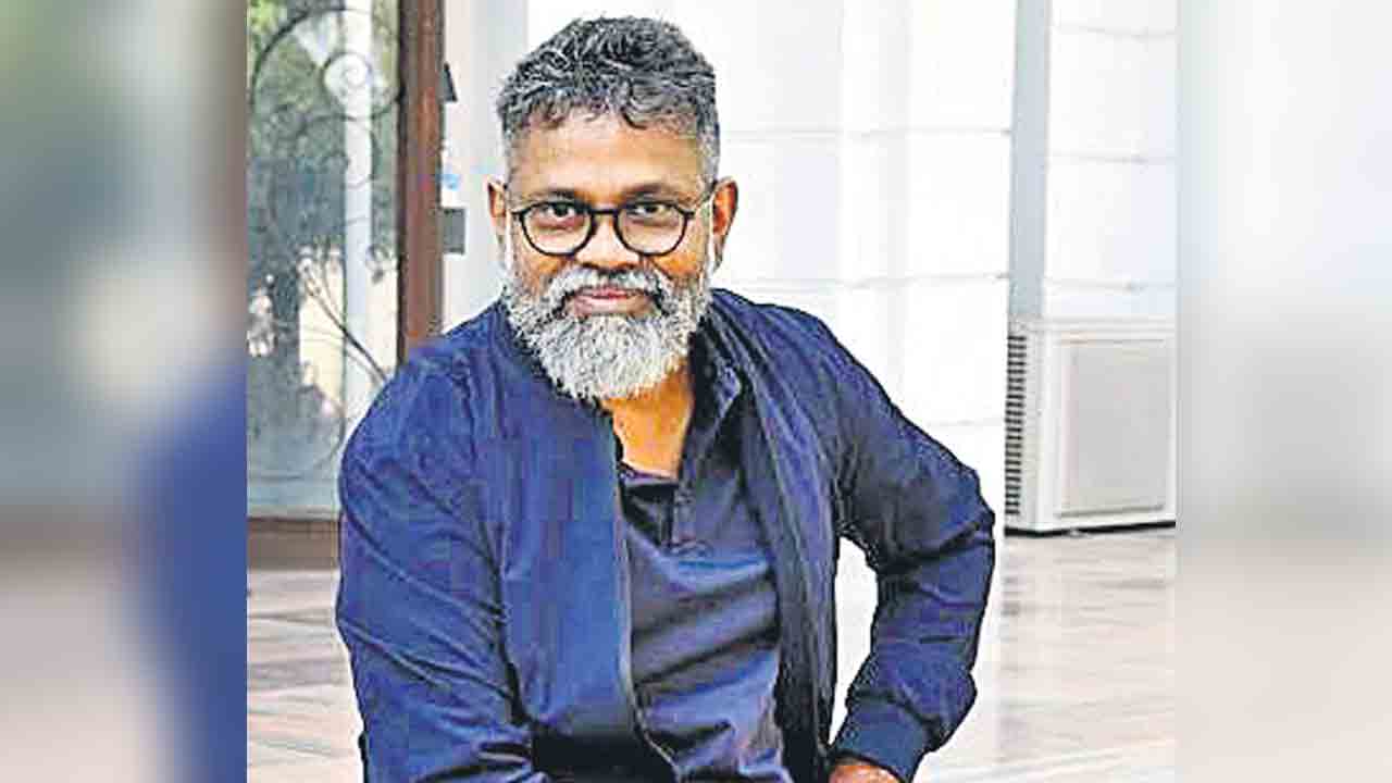 కథనంతో కదం తొక్కిన లెక్కల మాస్టారు