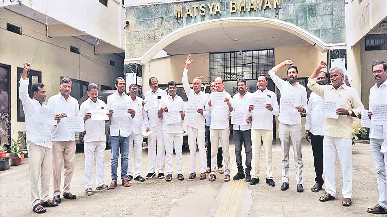 అధికారులు అలసత్వం వీడండి