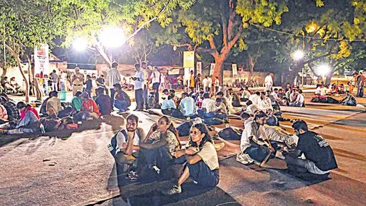 ధర్మేంద్ర రాజీనామా చేయాల్సిందే