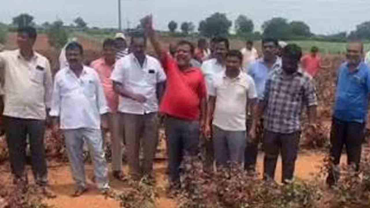 మా బతుకులు ఆగం చేయొద్దు