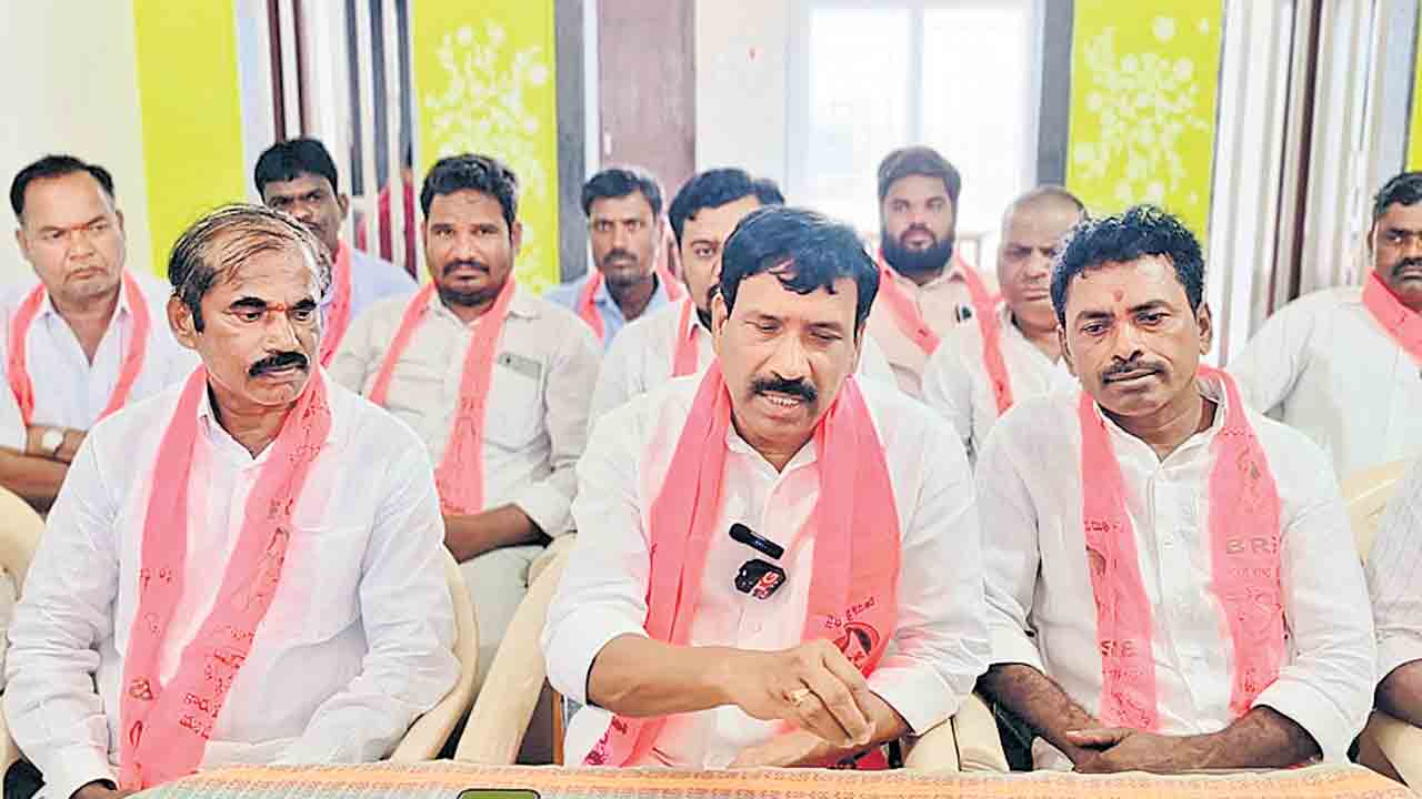రైతులను ఆదుకోని దద్దమ్మ సీఎం