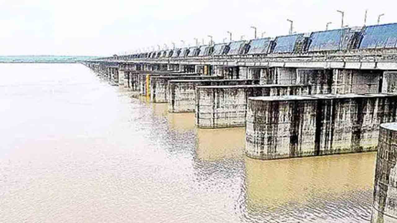 మేడిగడ్డకు 62,700 క్యూసెక్కుల వరద