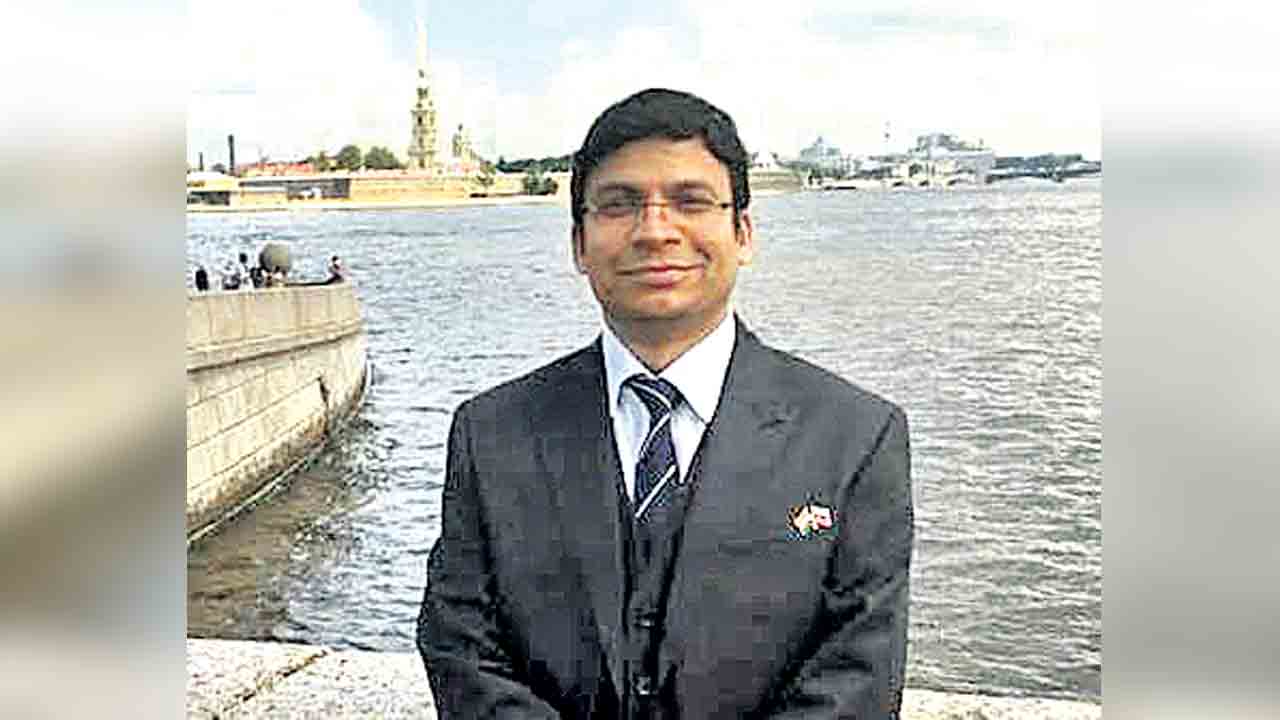 పాస్‌పోర్ట్‌ ఆఫీసర్‌గా మాధవ్‌ రచయ్య సల్ఫులే