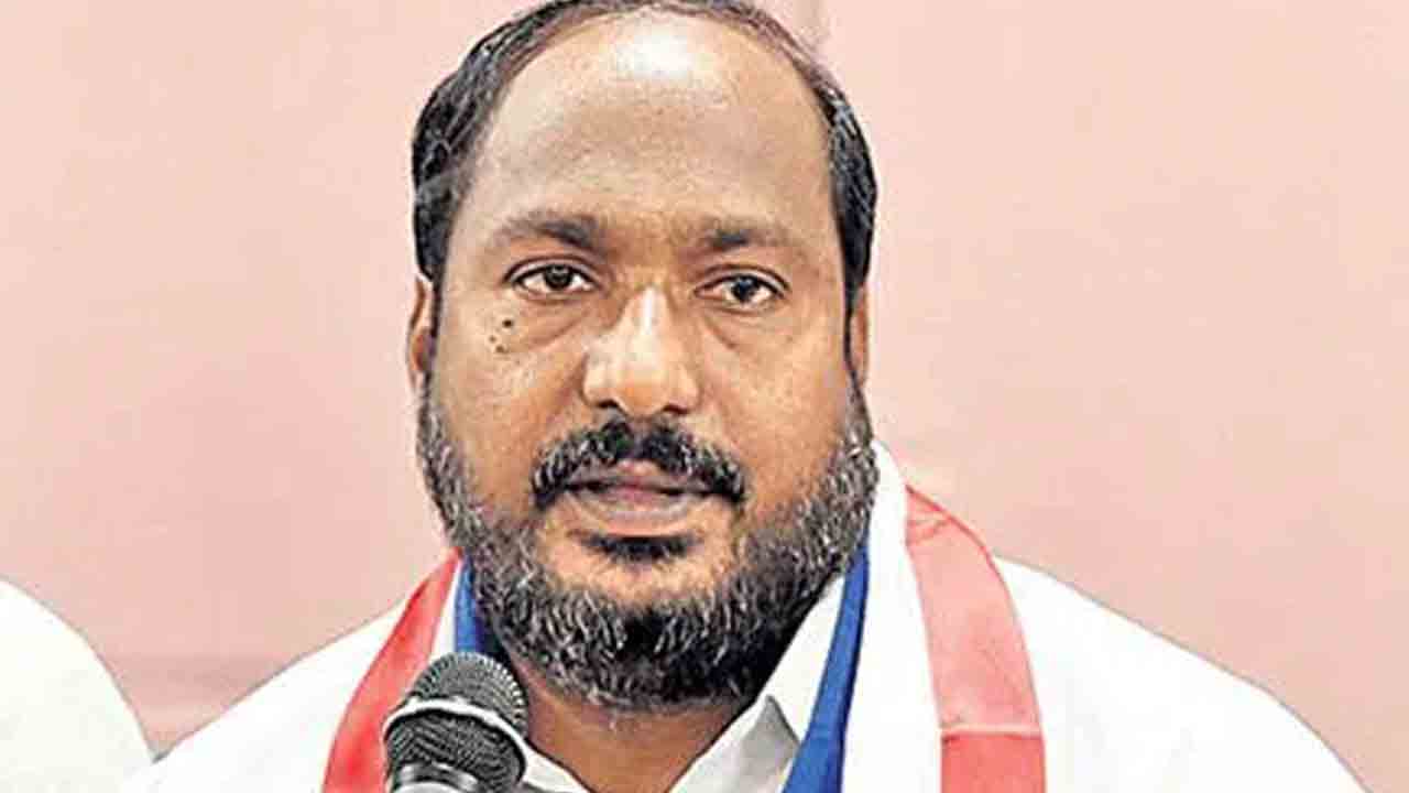 ఫీజు బకాయిలు తక్షణమే విడుదల చేయాలి