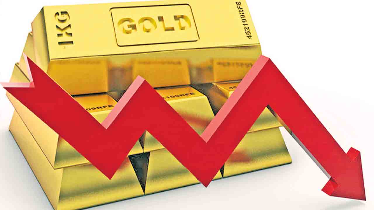 Gold prices | గోల్డ్‌.. రివర్స్‌ గేర్‌.. వెండి ధరలదీ అదే పరిస్థితి.. దేశ, విదేశీ మార్కెట్లలో డౌన్‌ ట్రెండ్‌