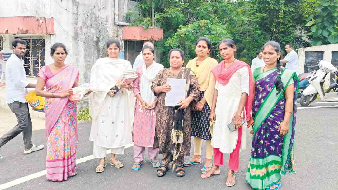 సమస్యలు పరిష్కరించండి..