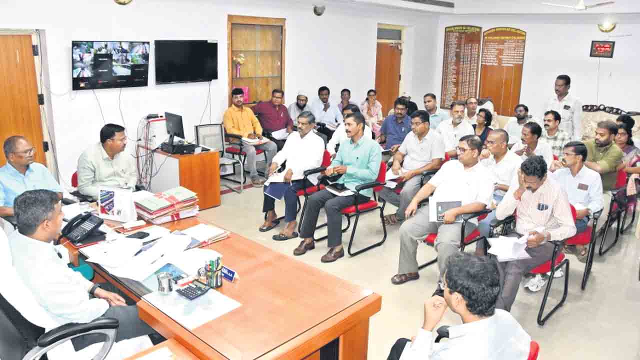 విమానాశ్రయ పనులు పూర్తి చేయాలి