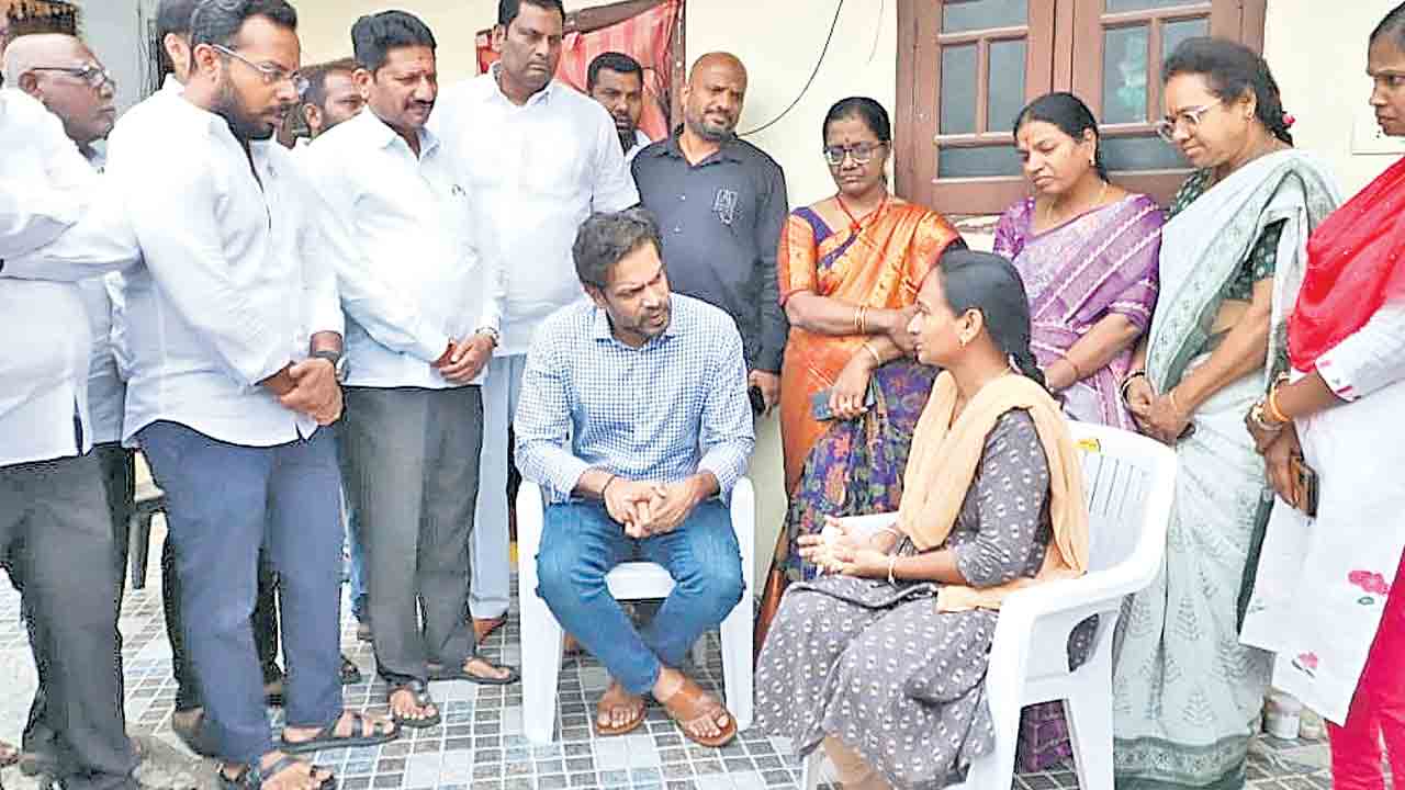 Telangana Journalist | తెలంగాణ జర్నలిస్టులపై ఆంధ్ర పోలీసుల ప్రతాపమా? : కార్తీక్‌రెడ్డి