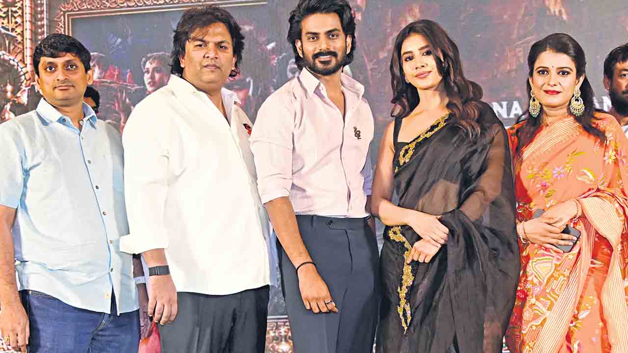 దేశ చరిత్ర ఆధారంగా తీసిన సినిమా