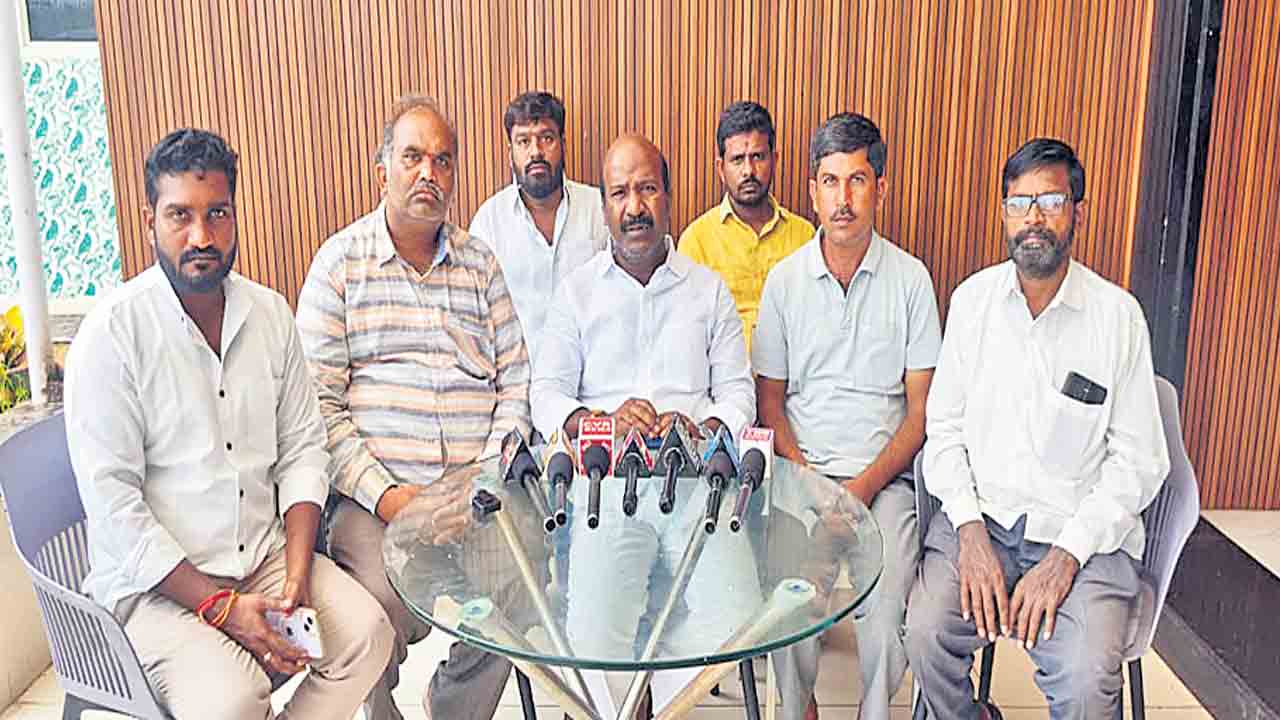 కేసీఆర్‌పై మాట్లాడే హక్కు మీకు లేదు!