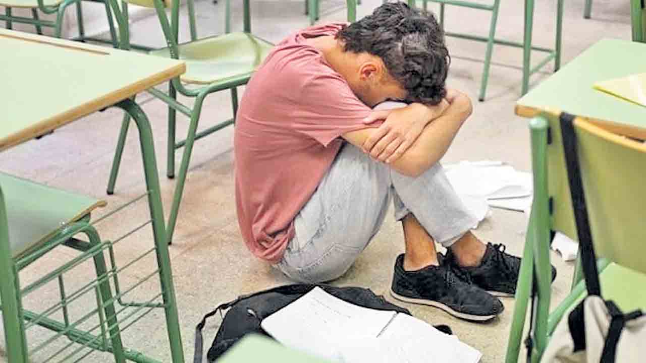 రోజుకు 40 మంది విద్యార్థులు బలి