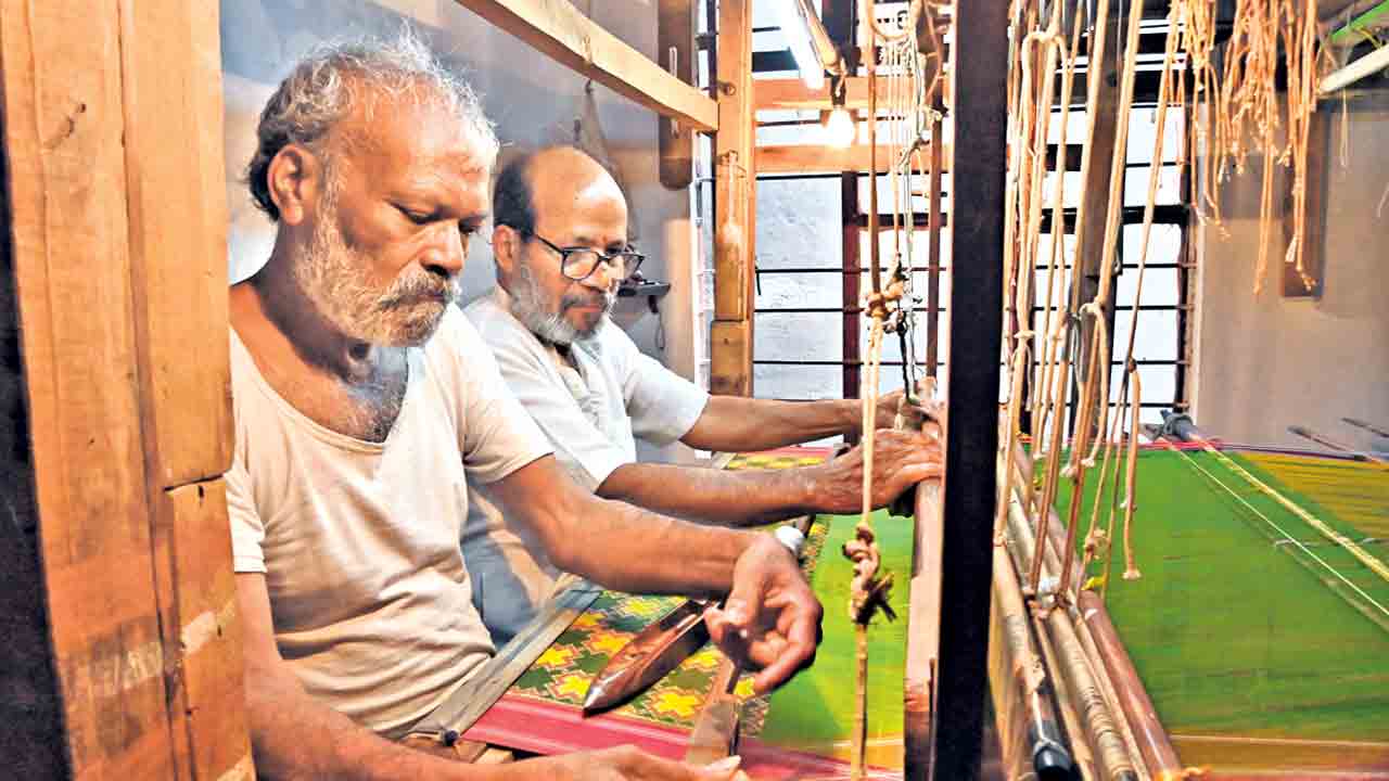 పడుగూపేక.. నర్సింలు ప్రయోగాలు కేక!