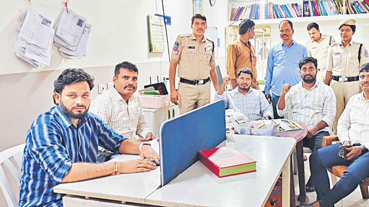 నిరుద్యోగుల నిర్బంధం