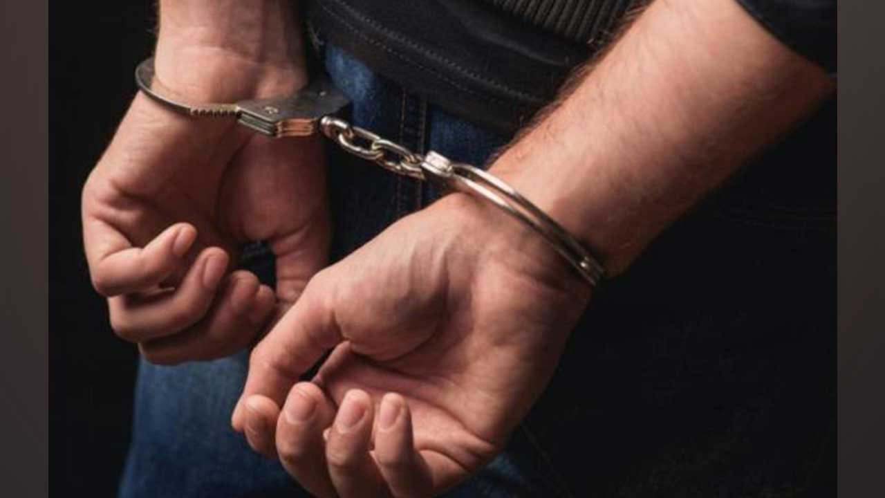 Arrest | రైతులను బెదిరించి డబ్బులు వసూలు చేసిన ఫారెస్ట్ బీట్ అధికారి అరెస్ట్