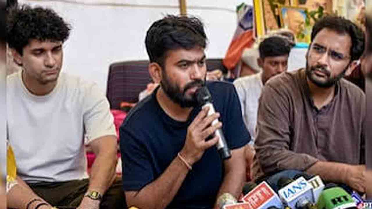 బొద్దింకల జోలికి రాకండి