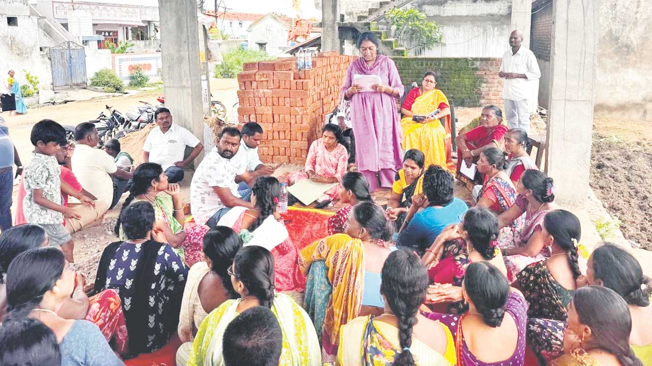 స్త్రీనిధి రుణాల రికవరీలో గోల్‌మాల్‌!