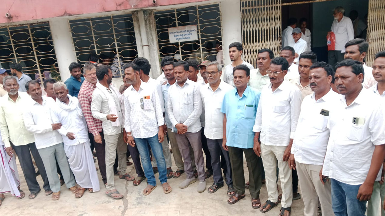 Adilabad | భూములు కోల్పోతున్న రైతులకు ఎకరాకు రూ.50 లక్షలు ఇవ్వాలి