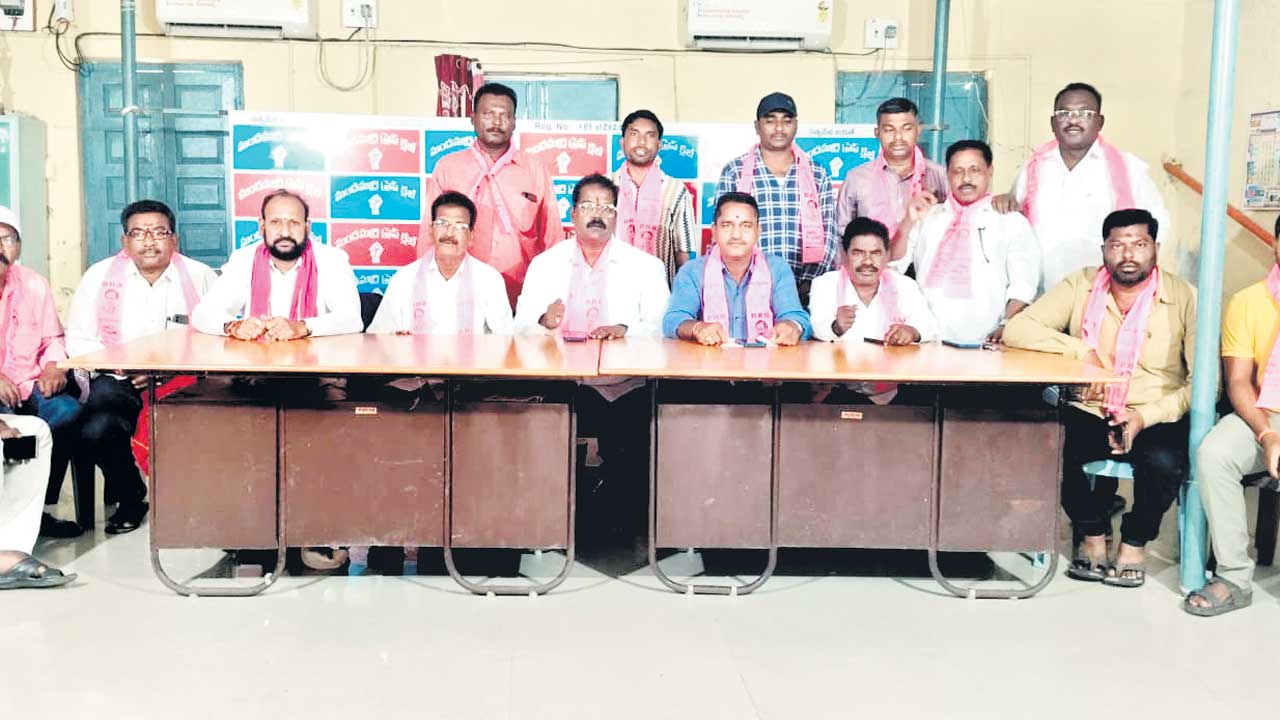 డబుల్‌ బెడ్‌ రూమ్‌ ఇండ్ల కేటాయింపులో అవకతవకలు