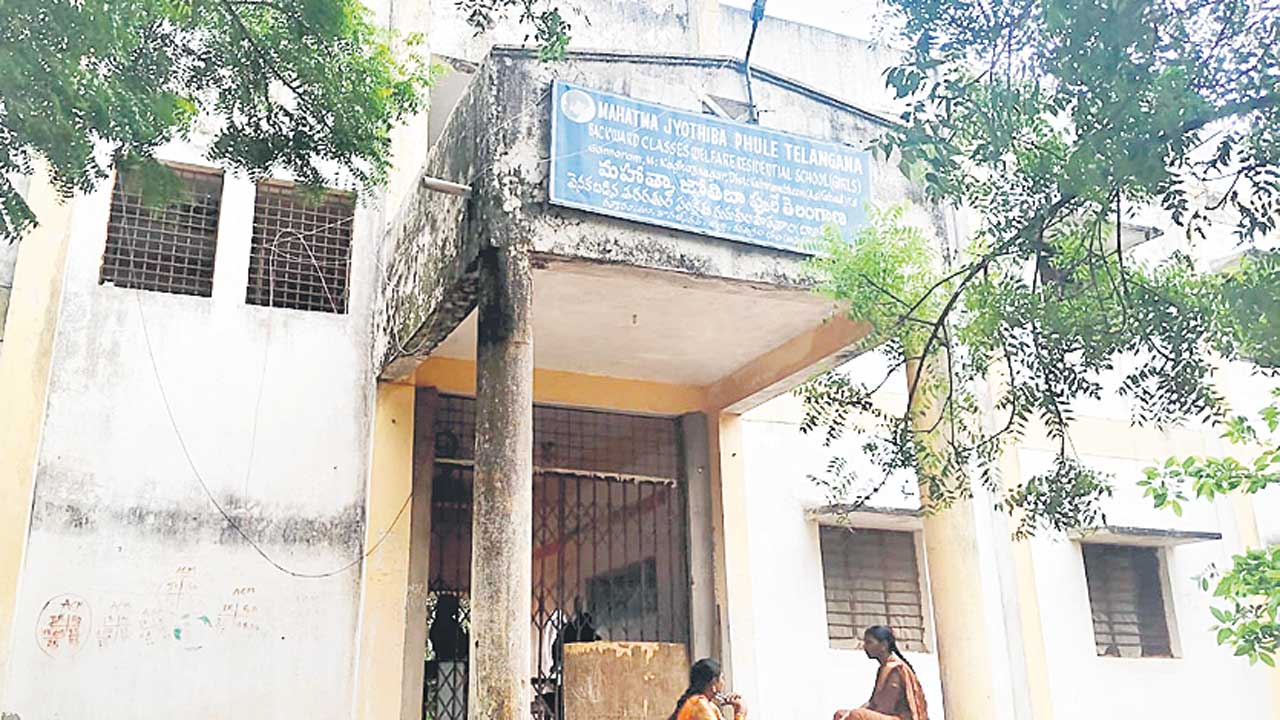 గురుకులాల్లో అసలేం జరుగుతోంది?