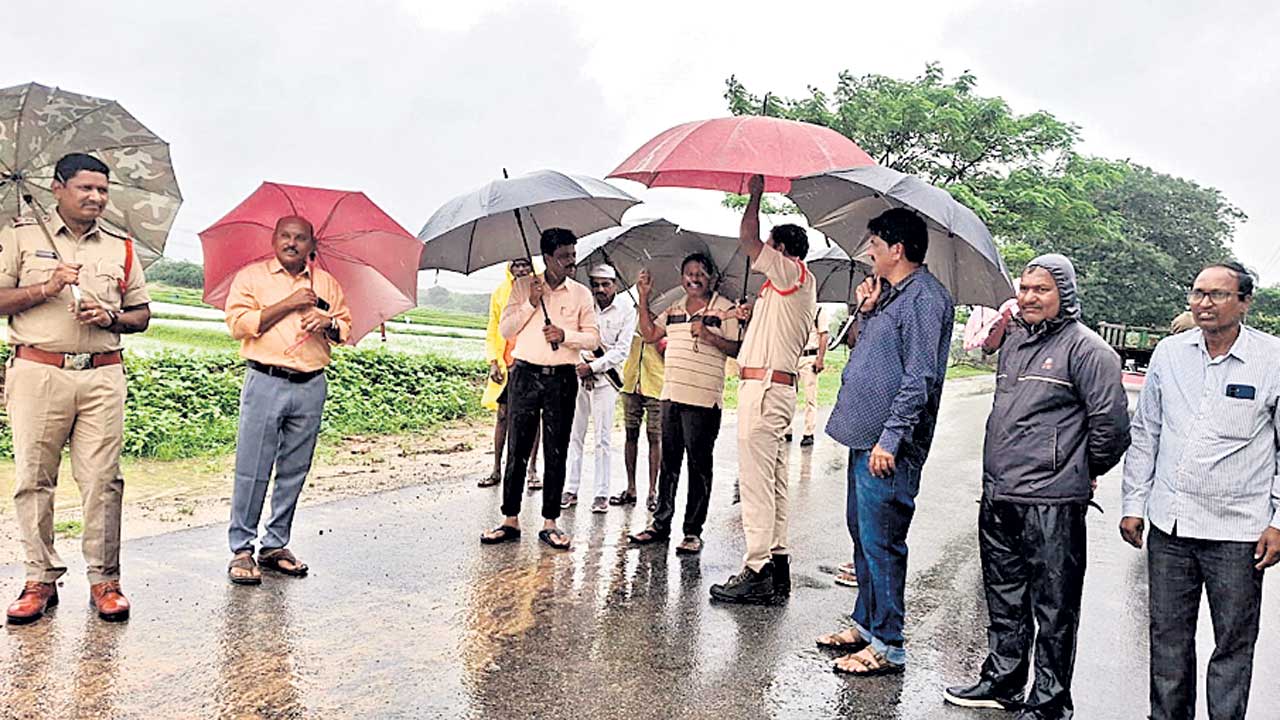 వరద ప్రభావిత ప్రాంతాల ప్రజలు అప్రమత్తంగా ఉండాలి