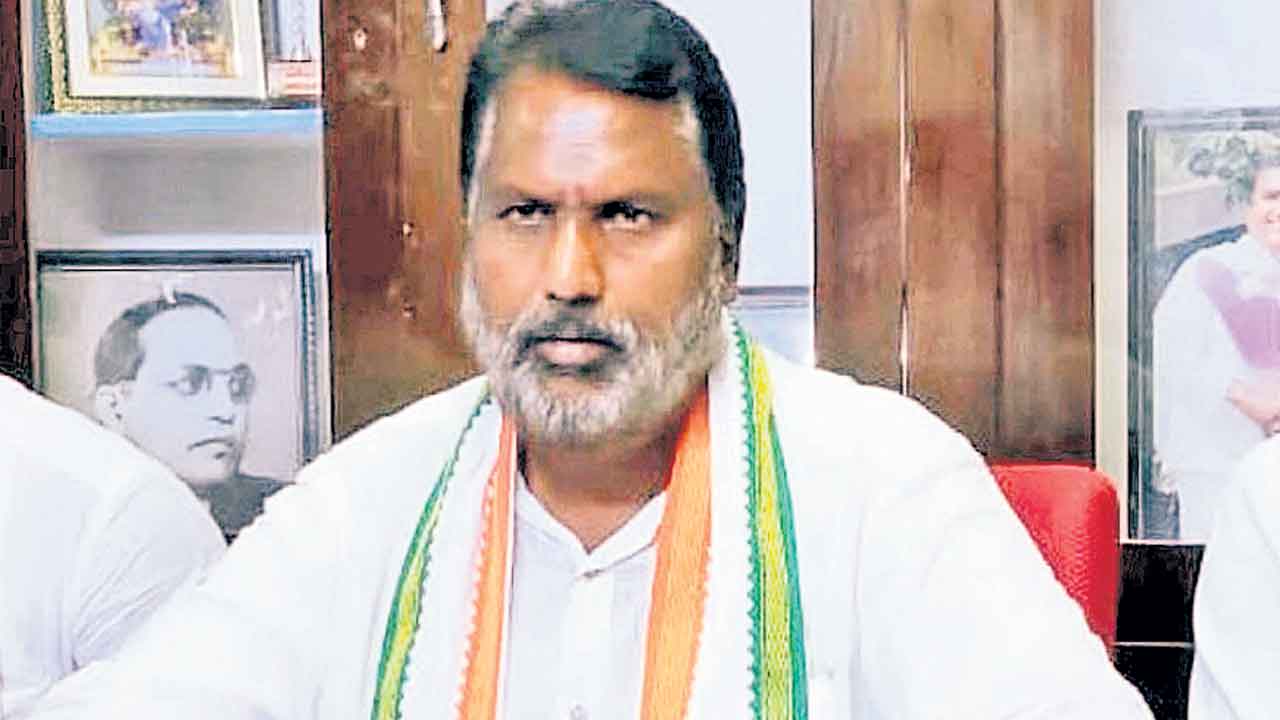 అడ్మిషన్లు పారదర్శకంగా నిర్వహించాలి: అడ్లూరి