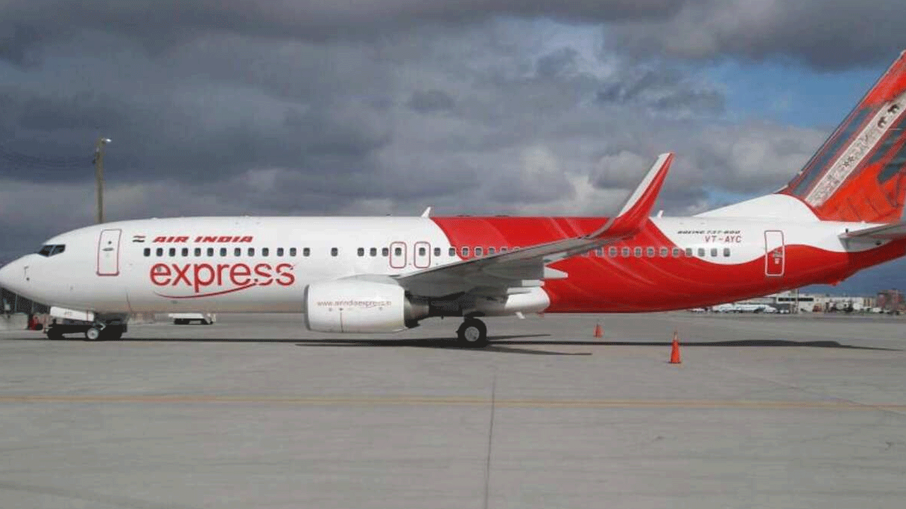 Mumbai airport | ర‌న్‌వేపై ఎదురెదురుగా వ‌చ్చిన విమానాలు.. తృటిలో త‌ప్పిన పెను ప్ర‌మాదం..!