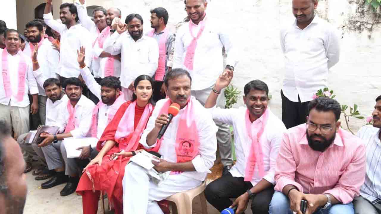 యువత ఆశయాలను తుంగలో తొక్కిన ప్రభుత్వం