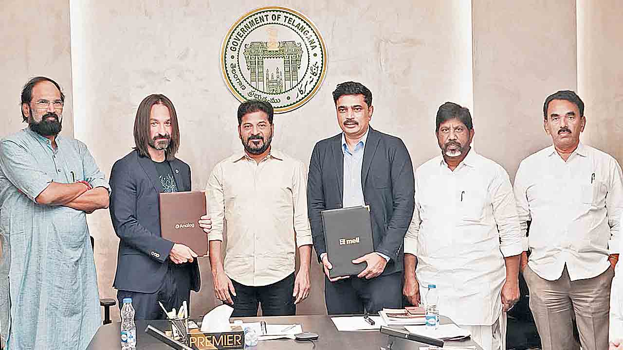 వివాదాస్పద వ్యక్తితో రేవంత్‌ షేక్‌హ్యాండ్‌!