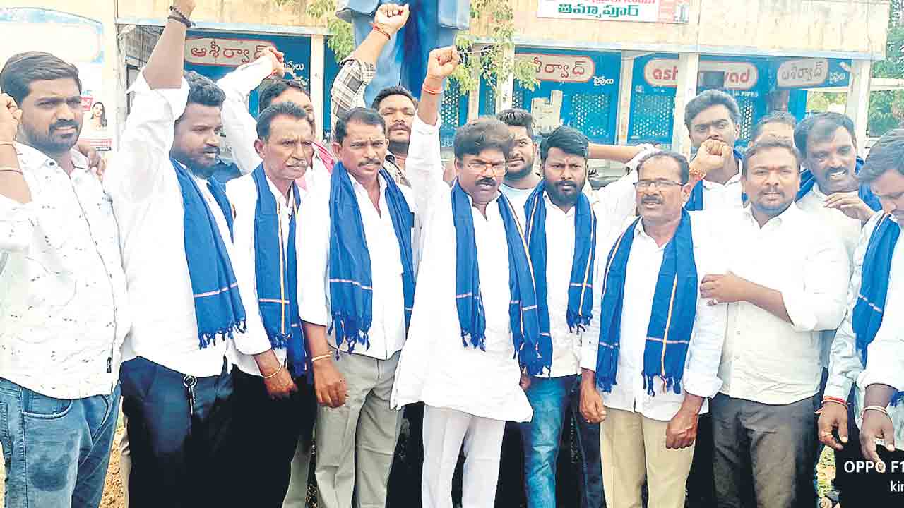 మహనీయుల విగ్రహాలపై ఎమ్మెల్యే అలసత్వం
