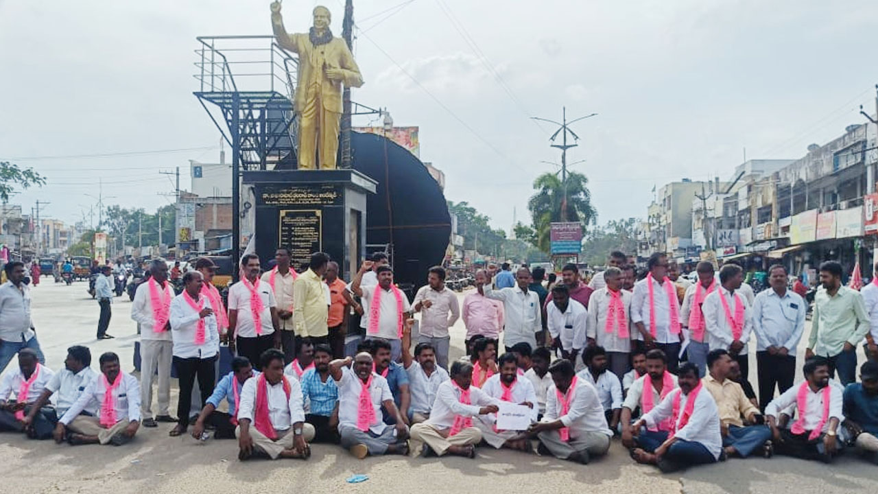 BRS Leaders | బీఆర్‌ఎస్‌ నాయకుల అరెస్టుకు నిరసనగా మంత్రుల దిష్టిబొమ్మ దహనానికి యత్నం