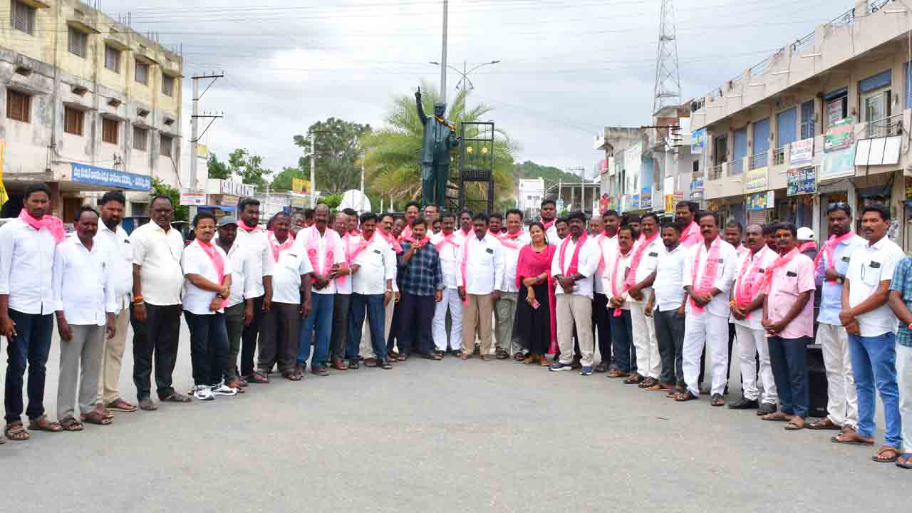 ప్రశ్నించే గొంతుకలపై కక్ష సాధింపు