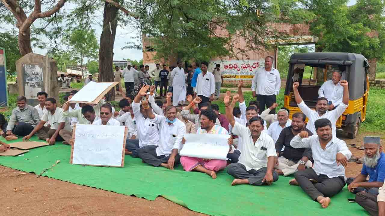 BRS Party | ఎస్‌ఐ ఫిర్యాదు తీసుకోరా..? తల్లి, కొడుకుపై దాడి చేసిన వారిని తక్షణమే అరెస్ట్ చేయాలని బీఆర్‌ఎస్‌ డిమాండ్