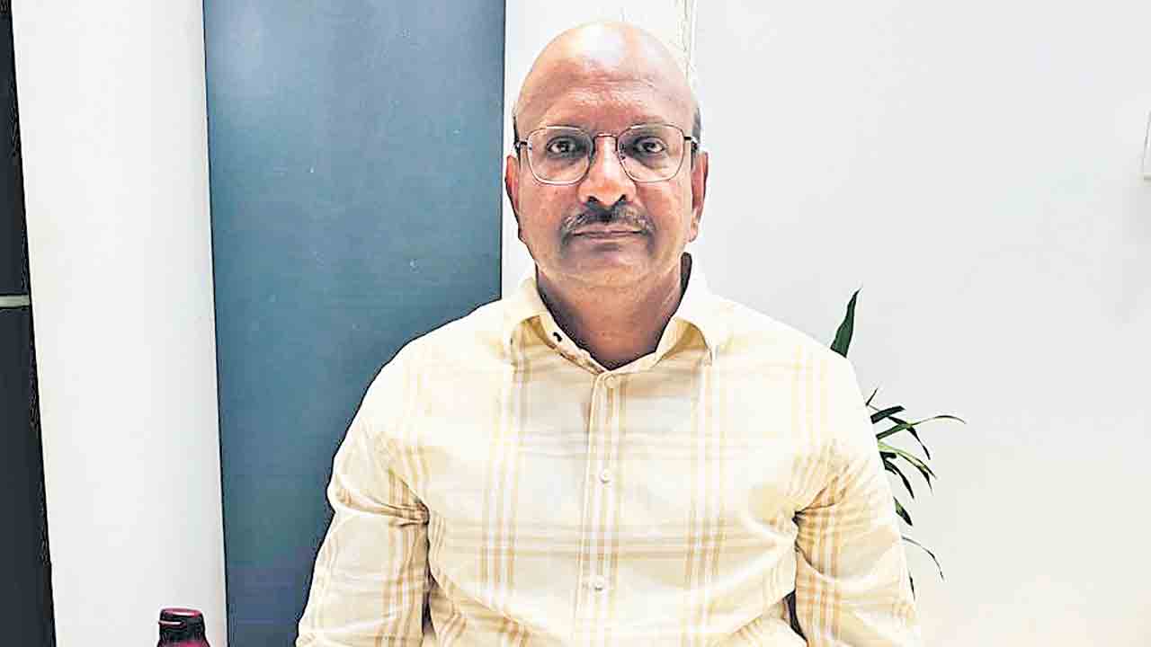 హెచ్‌ఎండీఏలో మరో అవినీతి అధికారి