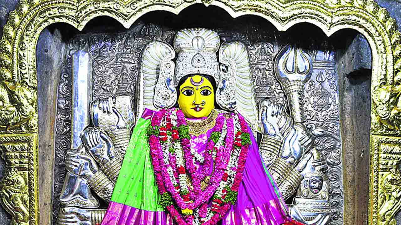 కుల్లా క్రమంలో భద్రకాళీ